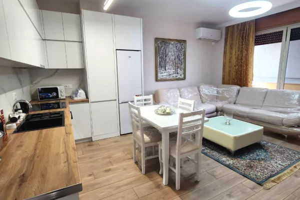 Shtepi me qera Apartament ne Tirane, 2+1, Mobilimi E mobiluar, Pagesa 87,000  Leke.