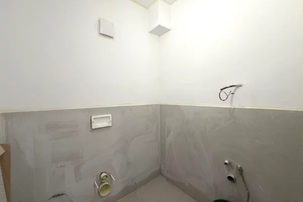 🏠 SHITET: Amb. 49m2 (📍Xhamllik - Oslo Bar, 300m nga Kryqezimi )🔥Super Mundesi || Buze Rruge ✨️ 250,000Euro 