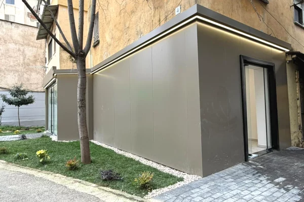 🏠 SHITET: Amb. 49m2 (📍Xhamllik - Oslo Bar, 300m nga Kryqezimi )🔥Super Mundesi || Buze Rruge ✨️ 250,000Euro 