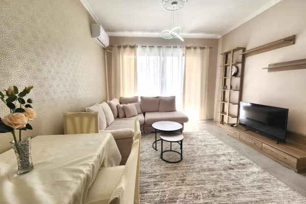 Shtepi me qera 1+1 ne Tirane - 45,000 Leke