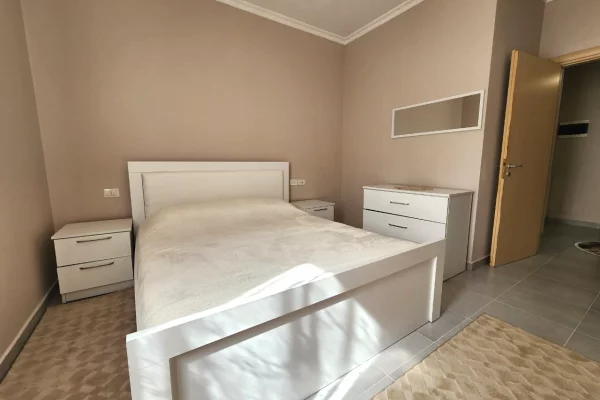 Shtepi me qera Apartament ne Tirane, 1+1, Mobilimi Pjeserisht e mobiluar, Pagesa 45,000  Leke.