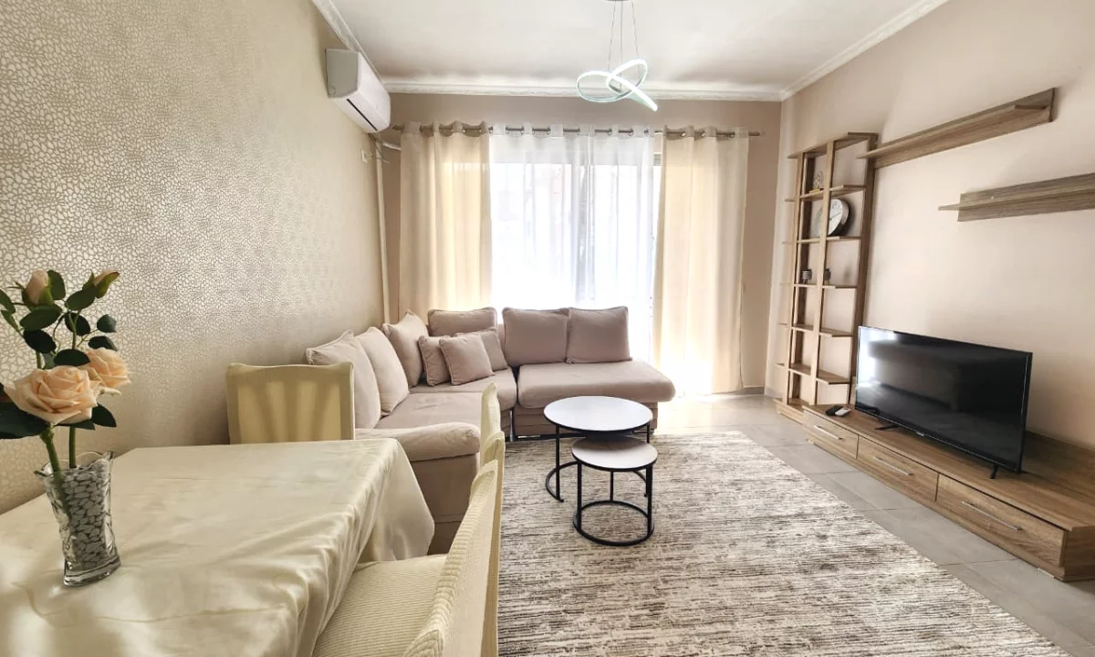 Shtepi me qera Apartament ne Tirane, 1+1, Mobilimi Pjeserisht e mobiluar, Pagesa 45,000  Leke.