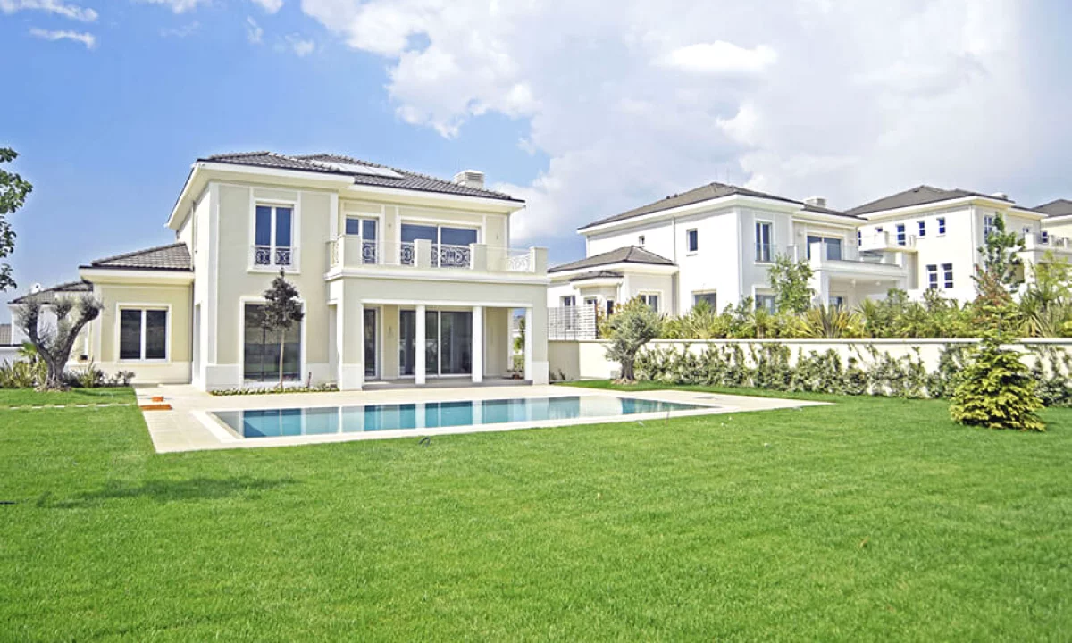 Shtepi ne shitje Vila Luksoze ne Tirane, 5+1, Mobilimi Bosh, pa mobiluar, Pagesa 1,500,000  Euro.