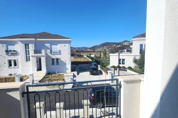 Shtepi ne shitje Vila Luksoze ne Tirane, 5+1, Mobilimi Bosh, pa mobiluar, Pagesa 1,500,000  Euro.