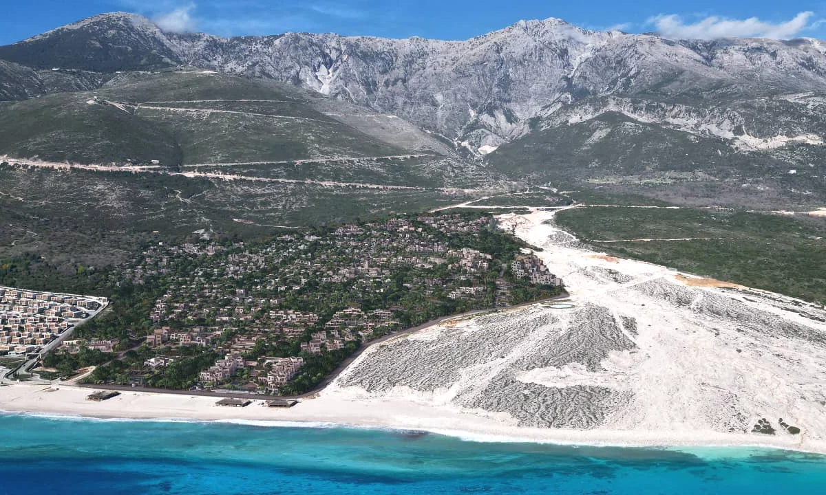 Shtepi ne shitje Vila Luksoze ne Himare, 5+1, Mobilimi Bosh, pa mobiluar, Pagesa 1,500,000  Euro.