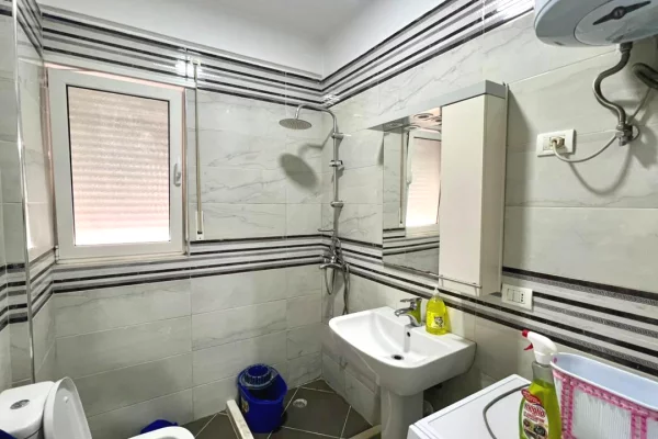 Shtepi me qera Apartament ne Tirane, 2+1, Mobilimi E mobiluar, Pagesa 58,000  Leke.