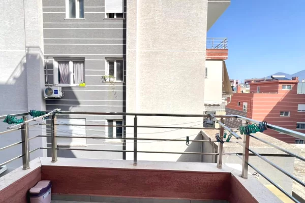 Shtepi me qera Apartament ne Tirane, 2+1, Mobilimi E mobiluar, Pagesa 58,000  Leke.