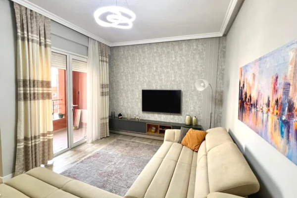 Me Qera : 2+1+2Ballkone📍Kopshti Botanik (Prane Xhamise) - 58,000 Lek/Muaj - Kati.1 - S.110m²🌳