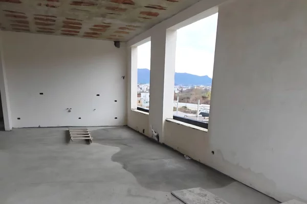 Shtepi ne shitje Apartament ne Tirane, 3+1, Mobilimi Bosh, pa mobiluar, Pagesa 393,000  Euro.