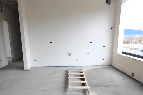 Shtepi ne shitje Apartament ne Tirane, 3+1, Mobilimi Bosh, pa mobiluar, Pagesa 393,000  Euro.