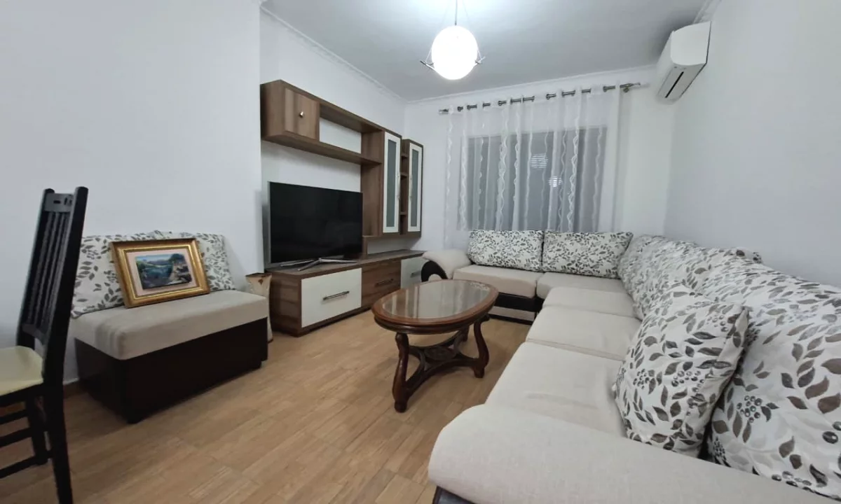 Shtepi me qera Apartament ne Tirane, 4+1, Mobilimi E mobiluar, Pagesa 1,400  Euro.