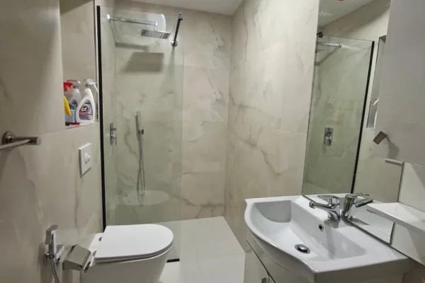 Shtepi me qera Apartament ne Tirane, 4+1, Mobilimi E mobiluar, Pagesa 1,400  Euro.