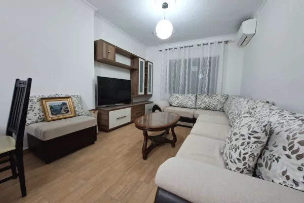 Shtepi me qera 4+1 ne Tirane - 1,400 Euro