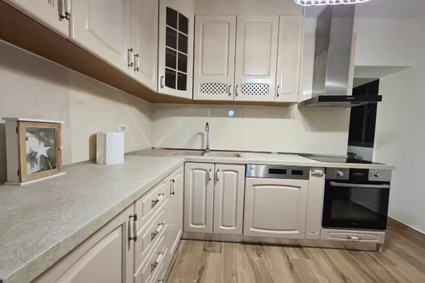 Shtepi me qera Apartament ne Tirane, 4+1, Mobilimi E mobiluar, Pagesa 1,400  Euro.