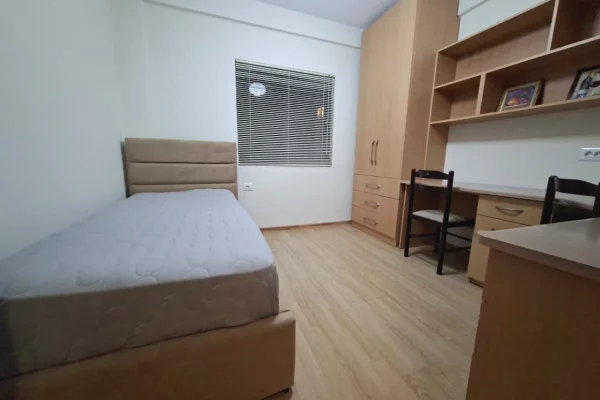 Shtepi me qera Apartament ne Tirane, 4+1, Mobilimi E mobiluar, Pagesa 1,400  Euro.