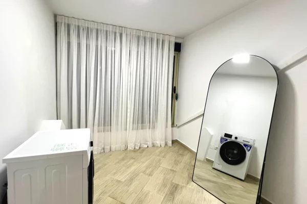 Shtepi me qera Apartament ne Tirane, 2+1, Mobilimi E mobiluar, Pagesa 90,000  Leke.