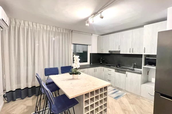 Shtepi me qera Apartament ne Tirane, 2+1, Mobilimi E mobiluar, Pagesa 90,000  Leke.