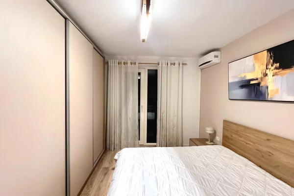 🏡 Jepet me Qera: 2+1📍Myslym Shyr (Rruges kryesore - Te Well) - Kati.2 - 90,000 Lek - S.110m² || Totalisht i investuar ne detaje⚜️100% e Re - Gati per AirBnb ose Banim✨