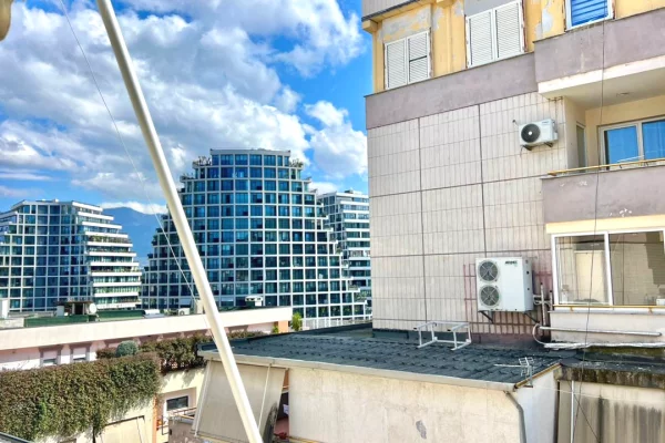 Shtepi me qera Apartament ne Tirane, 3+1, Mobilimi E mobiluar, Pagesa 1,200  Euro.