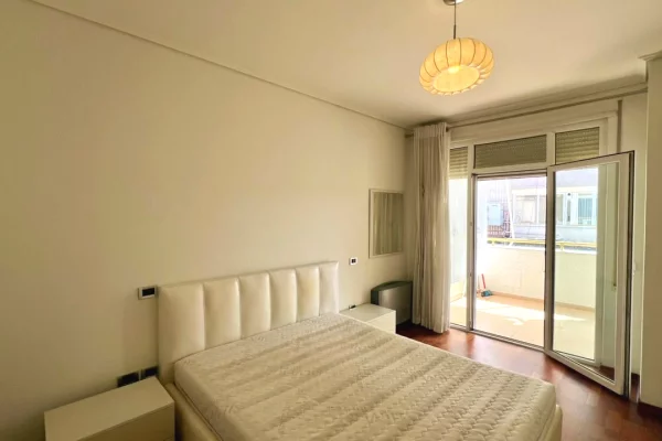 Shtepi me qera Apartament ne Tirane, 3+1, Mobilimi E mobiluar, Pagesa 1,200  Euro.