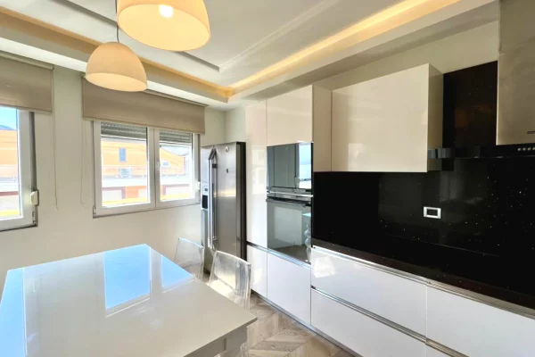 Shtepi me qera Apartament ne Tirane, 3+1, Mobilimi E mobiluar, Pagesa 1,200  Euro.