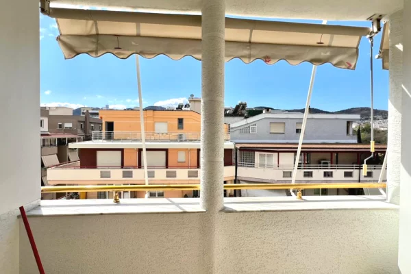 Shtepi me qera Apartament ne Tirane, 3+1, Mobilimi E mobiluar, Pagesa 1,200  Euro.