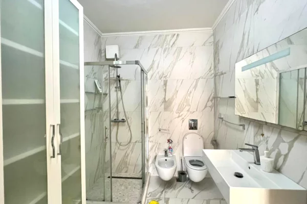 Shtepi me qera Apartament ne Tirane, 3+1, Mobilimi E mobiluar, Pagesa 1,200  Euro.