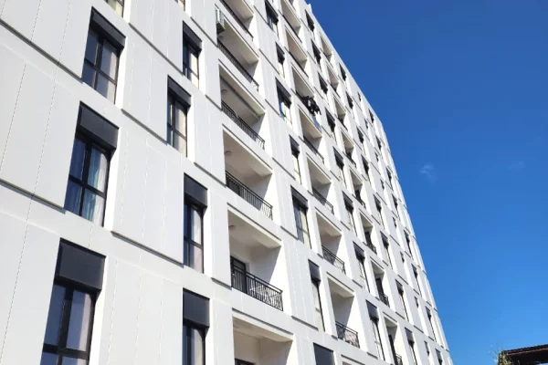 Shtepi ne shitje Apartament ne Tirane, 2+1, Mobilimi E mobiluar, Pagesa 270,000  Euro.