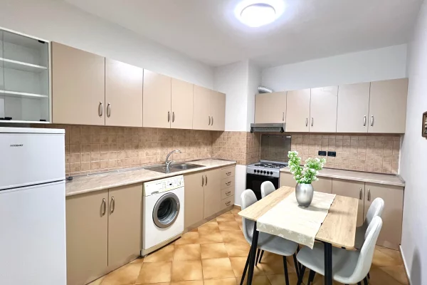 Shtepi me qera Apartament ne Tirane, 1+1, Mobilimi E mobiluar, Pagesa 650  Euro.