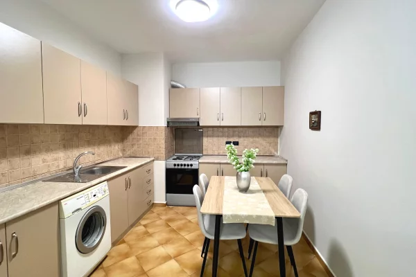 Shtepi me qera Apartament ne Tirane, 1+1, Mobilimi E mobiluar, Pagesa 650  Euro.