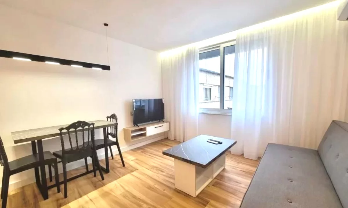 Shtepi me qera Apartament ne Tirane, 1+1, Mobilimi E mobiluar, Pagesa 40,000  Leke.