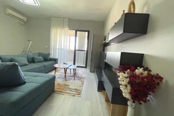 Shtepi me qera Apartament ne Tirane, 2+1, Mobilimi E mobiluar, Pagesa 60,000  Leke.