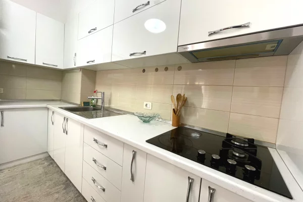 Shtepi me qera Apartament ne Tirane, 2+1, Mobilimi E mobiluar, Pagesa 75,000  Leke.