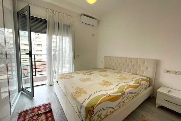 Shtepi me qera Apartament ne Tirane, 2+1, Mobilimi E mobiluar, Pagesa 75,000  Leke.