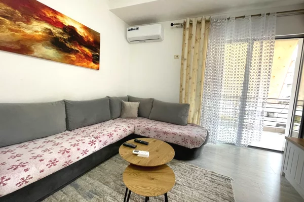Shtepi me qera Apartament ne Tirane, 2+1, Mobilimi E mobiluar, Pagesa 75,000  Leke.