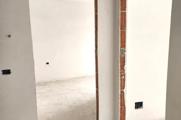Shtepi ne shitje Apartament ne Tirane, 2+1, Mobilimi Bosh, pa mobiluar, Pagesa 120,000  Euro.