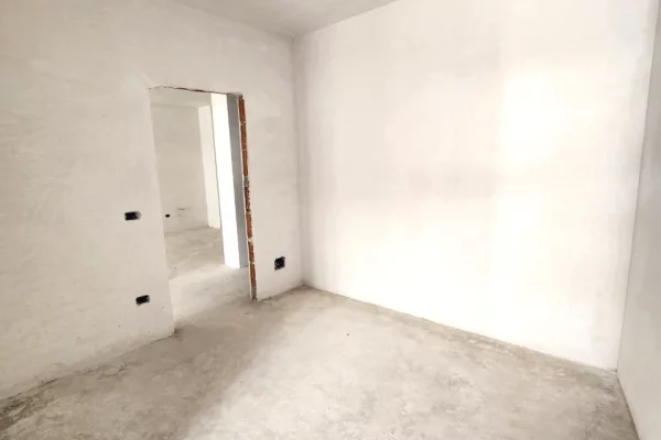 Shtepi ne shitje Apartament ne Tirane, 2+1, Mobilimi Bosh, pa mobiluar, Pagesa 120,000  Euro.