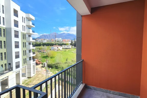 Shtepi ne shitje Apartament ne Tirane, 2+1, Mobilimi Bosh, pa mobiluar, Pagesa 120,000  Euro.