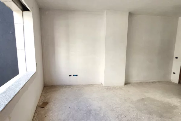 Shtepi ne shitje Apartament ne Tirane, 2+1, Mobilimi Bosh, pa mobiluar, Pagesa 120,000  Euro.