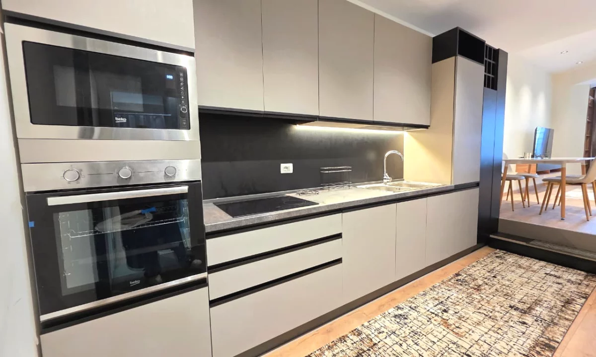 Shtepi ne shitje Apartament ne Tirane, 2+1, Mobilimi E mobiluar, Pagesa 75,000  Leke.