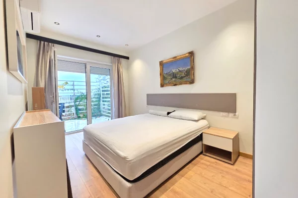 Shtepi ne shitje Apartament ne Tirane, 2+1, Mobilimi E mobiluar, Pagesa 75,000  Leke.