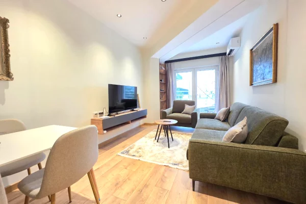 Shtepi ne shitje Apartament ne Tirane, 2+1, Mobilimi E mobiluar, Pagesa 75,000  Leke.