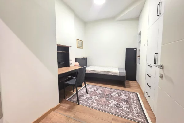 Shtepi ne shitje Apartament ne Tirane, 2+1, Mobilimi E mobiluar, Pagesa 75,000  Leke.