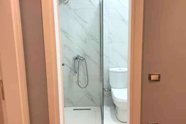 Shtepi me qera Apartament ne Tirane, 2+1, Mobilimi E mobiluar, Pagesa 60,000  Leke.