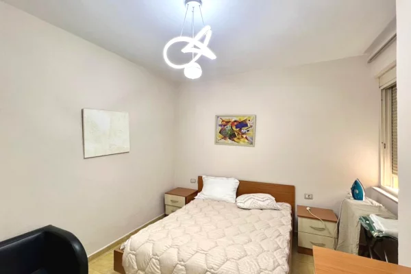 Shtepi me qera Apartament ne Tirane, 1+1, Mobilimi E mobiluar, Pagesa 55,000  Leke.