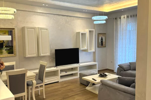 Shtepi me qera Apartament ne Tirane, 2+1, Mobilimi E mobiluar, Pagesa 60,000  Leke.