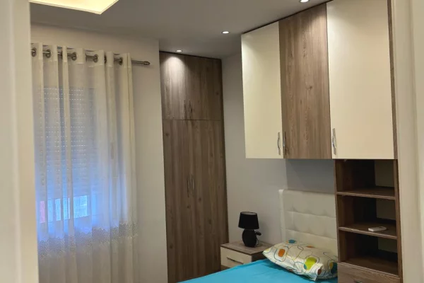 Shtepi me qera Apartament ne Tirane, 2+1, Mobilimi E mobiluar, Pagesa 60,000  Leke.