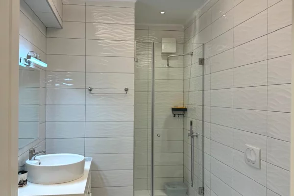 Shtepi me qera Apartament ne Tirane, 2+1, Mobilimi E mobiluar, Pagesa 60,000  Leke.