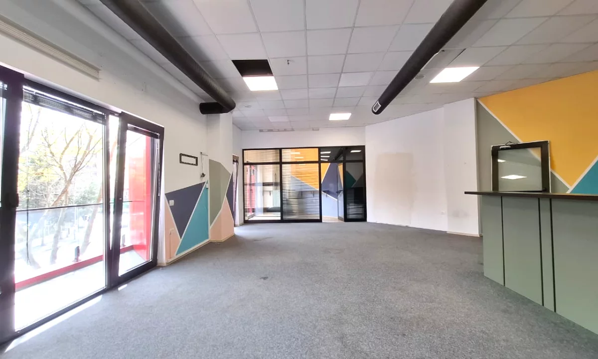 Jepet me Qira Ambjent/Zyre Premium Open space & 2wc+2Bllk. 📍 Kompleksi Arlis/ Farmacia 10 🔥 CMIMI: 2,200 Euro 🔥
