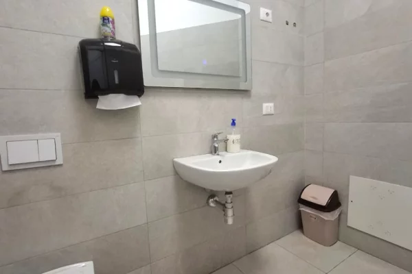 Ambient biznesi me qera 1+1 ne Tirane - 2,200 Euro